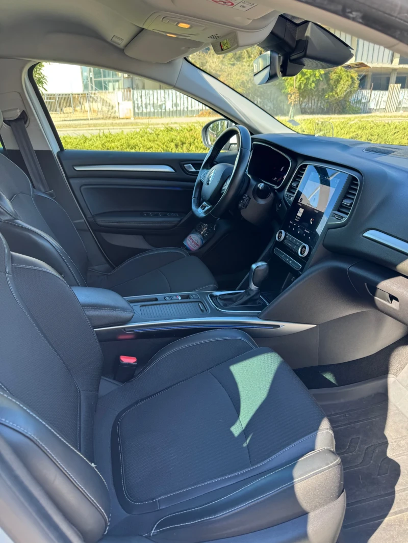 Renault Megane 1.3 ТСЕ, снимка 8 - Автомобили и джипове - 52026379
