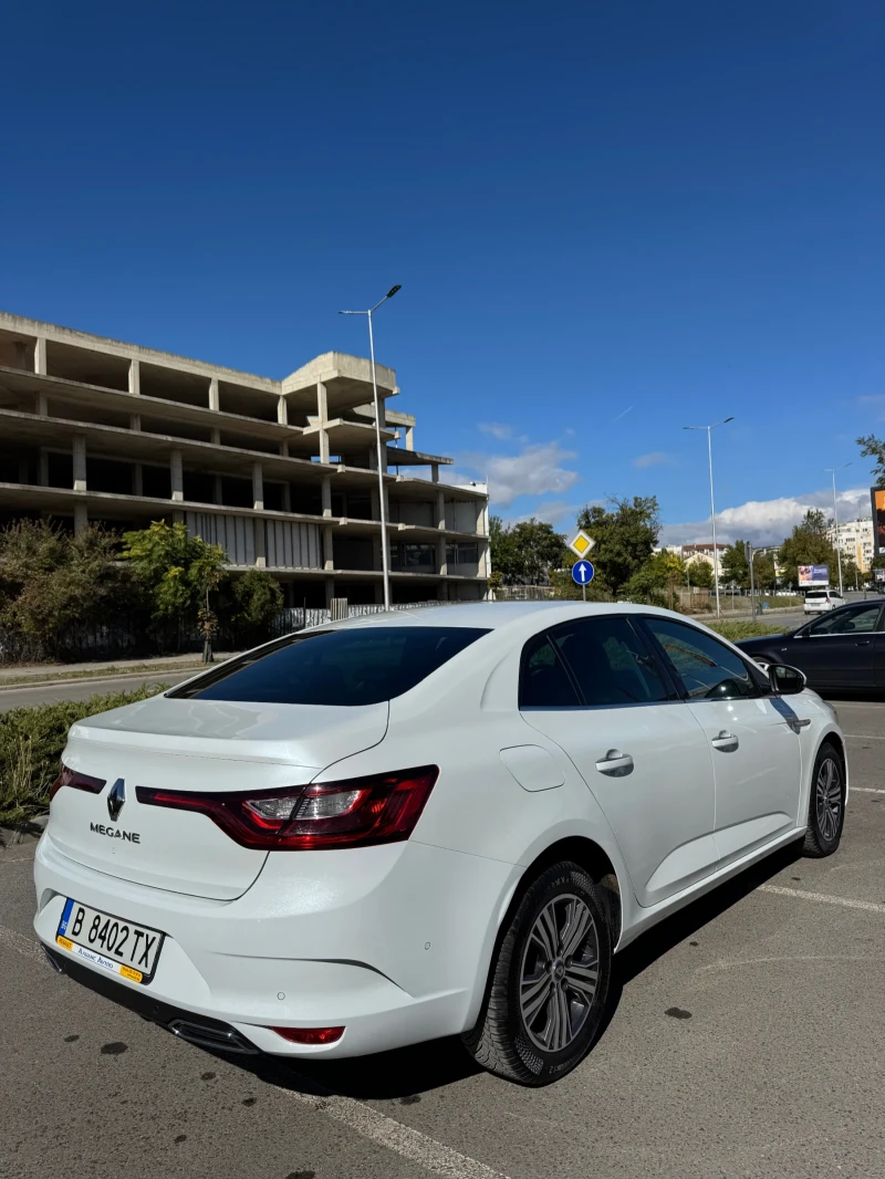 Renault Megane 1.3 ТСЕ, снимка 4 - Автомобили и джипове - 52026379
