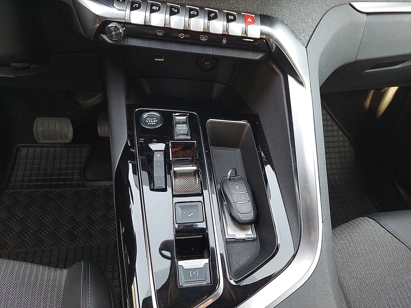 Peugeot 3008 New Line Up GT 1.6 Plug-in HYBRID 4x4 e-EAT8, снимка 16 - Автомобили и джипове - 52421397