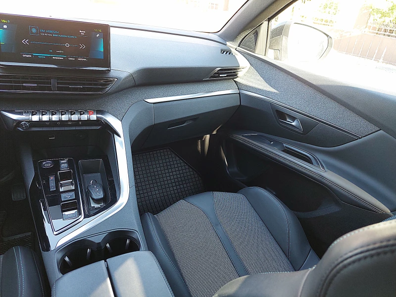 Peugeot 3008 New Line Up GT 1.6 Plug-in HYBRID 4x4 e-EAT8, снимка 15 - Автомобили и джипове - 52421397