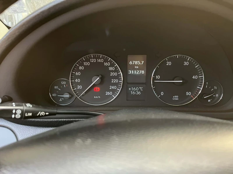 Mercedes-Benz C 200, снимка 8 - Автомобили и джипове - 52482382