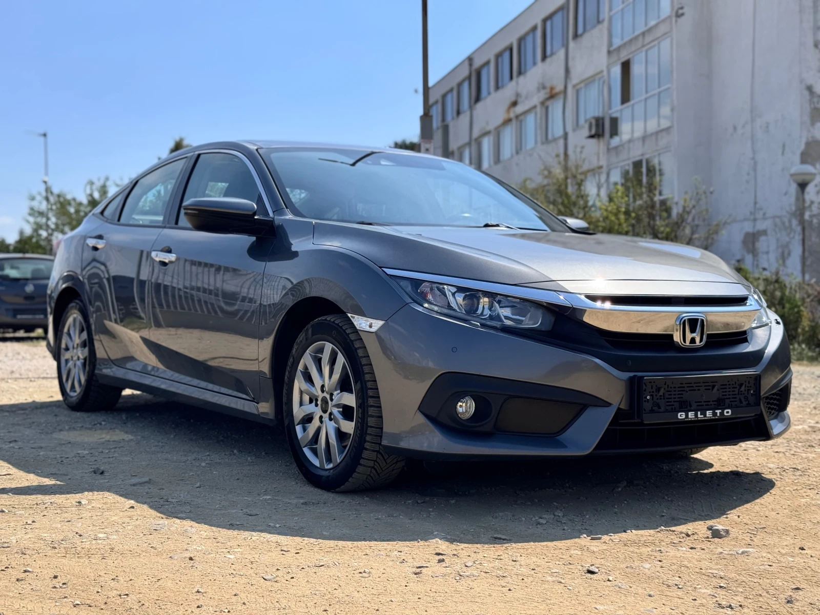 Honda Civic 1.6i-dtec лизинг/navi/pdc/lane/xenon/camera - изображение 8