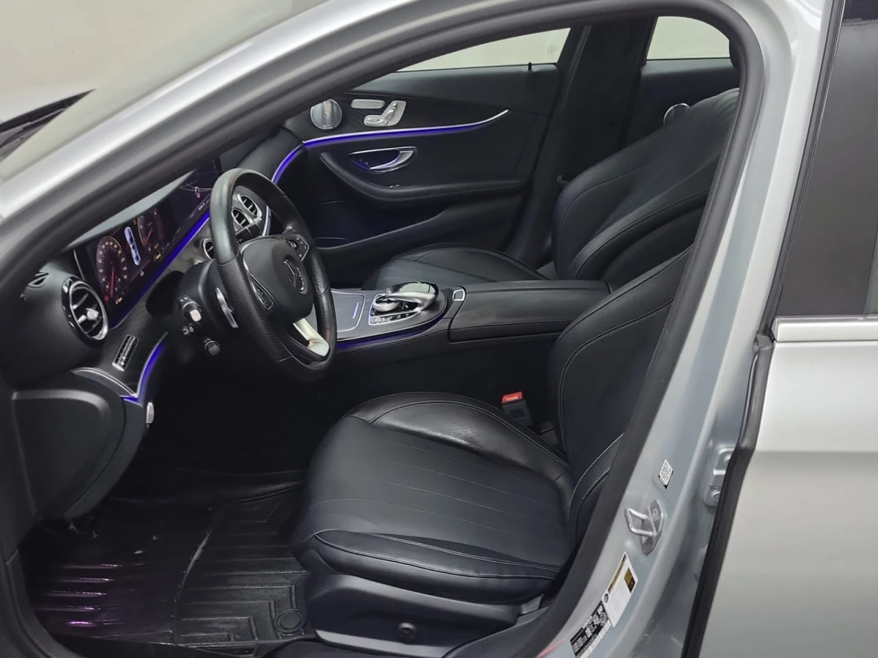 Mercedes-Benz E 300 * АВТО КРЕДИТ* ЦЕНА ДО БГ * Сервизна история *  - изображение 7