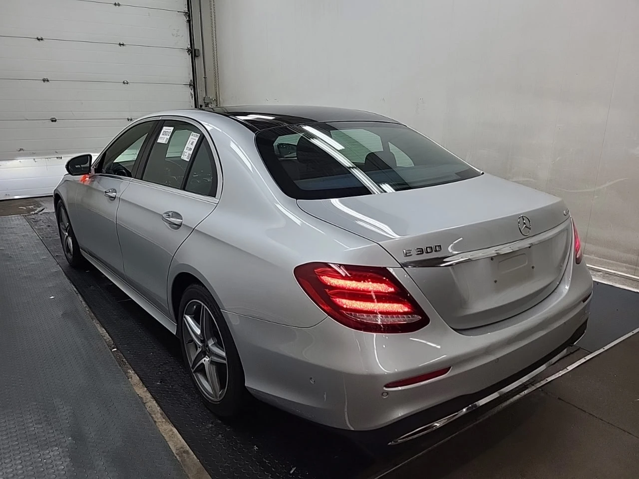 Mercedes-Benz E 300 * АВТО КРЕДИТ* ЦЕНА ДО БГ * Сервизна история *  - изображение 6