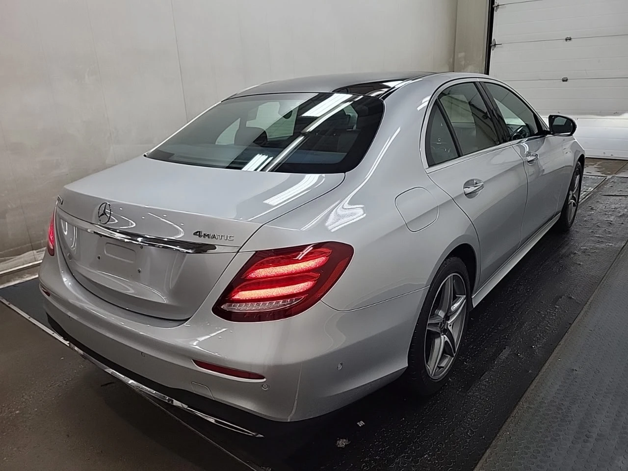 Mercedes-Benz E 300 * АВТО КРЕДИТ* ЦЕНА ДО БГ * Сервизна история *  - изображение 4