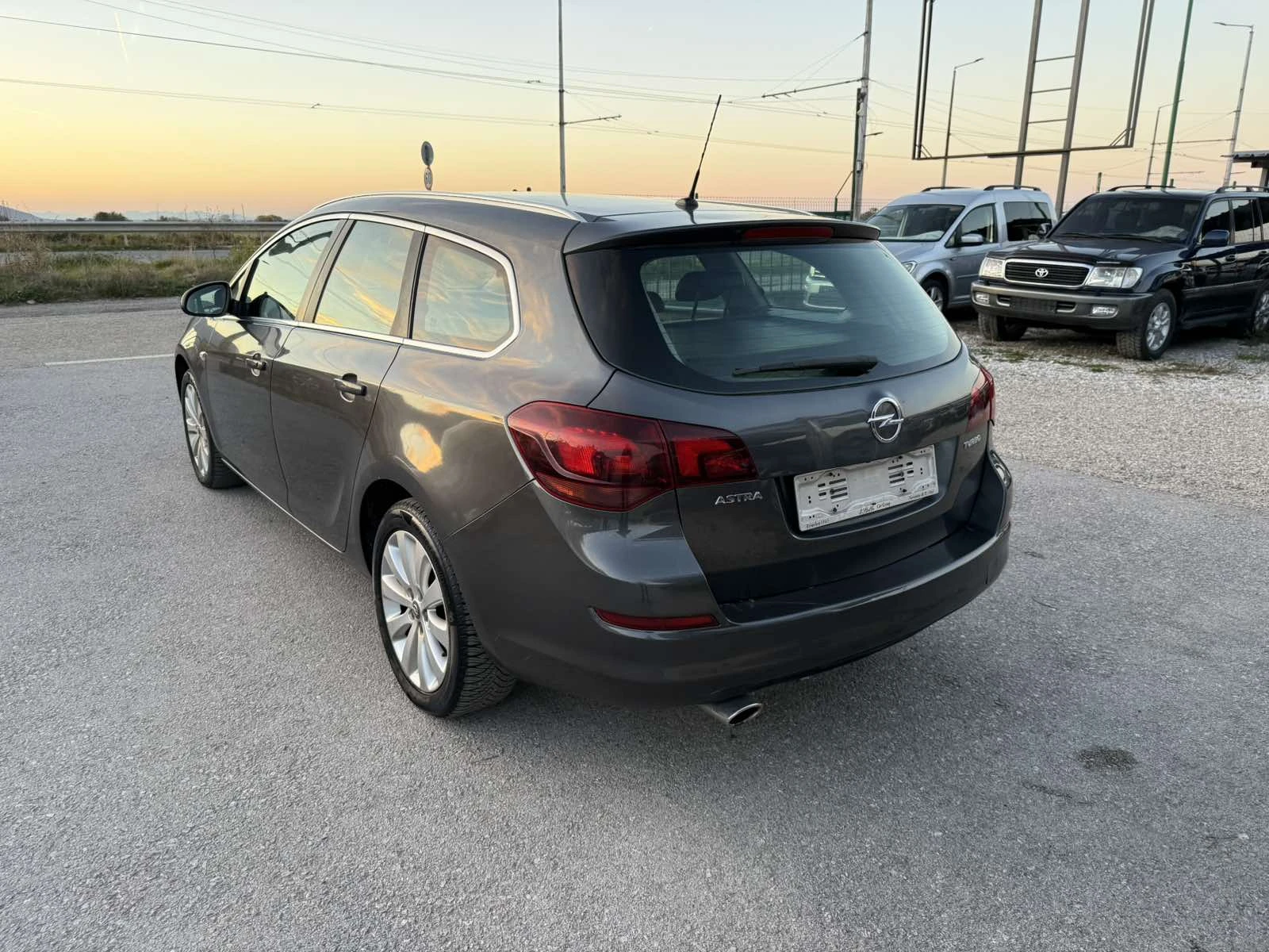 Opel Astra 1.4i КОЖА 149k.s. - изображение 6