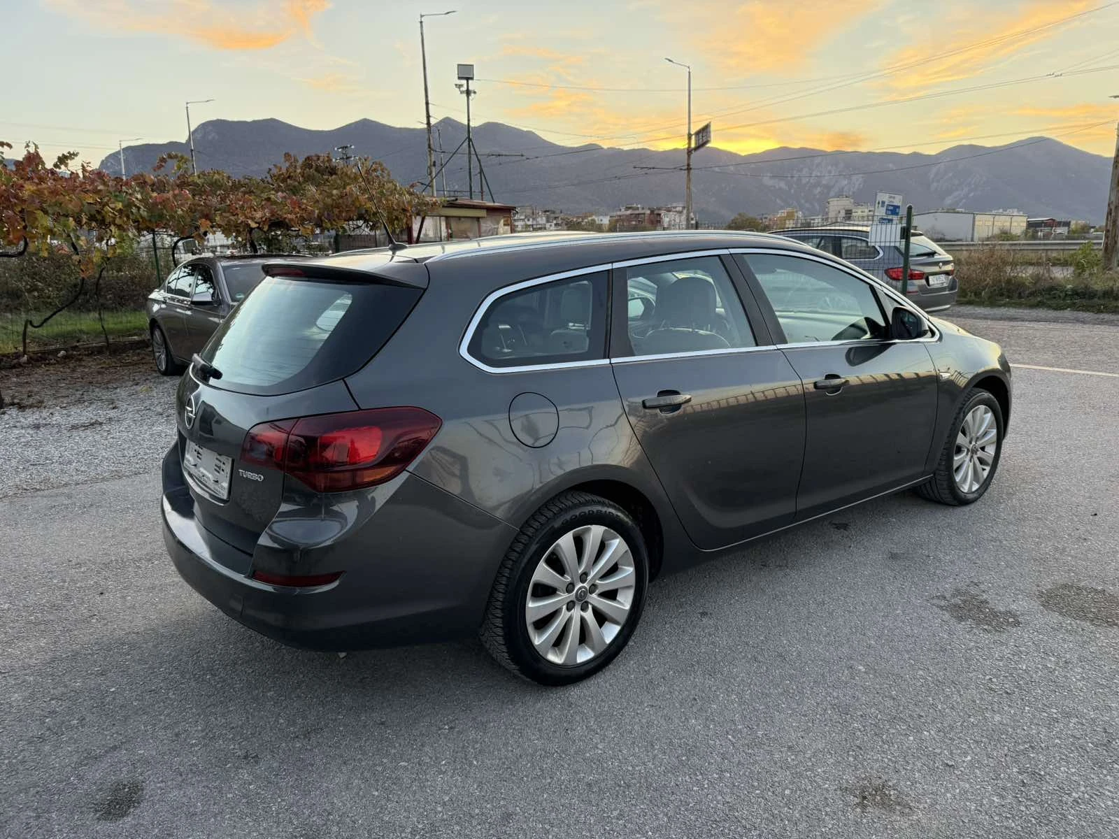 Opel Astra 1.4i КОЖА 149k.s. - изображение 8