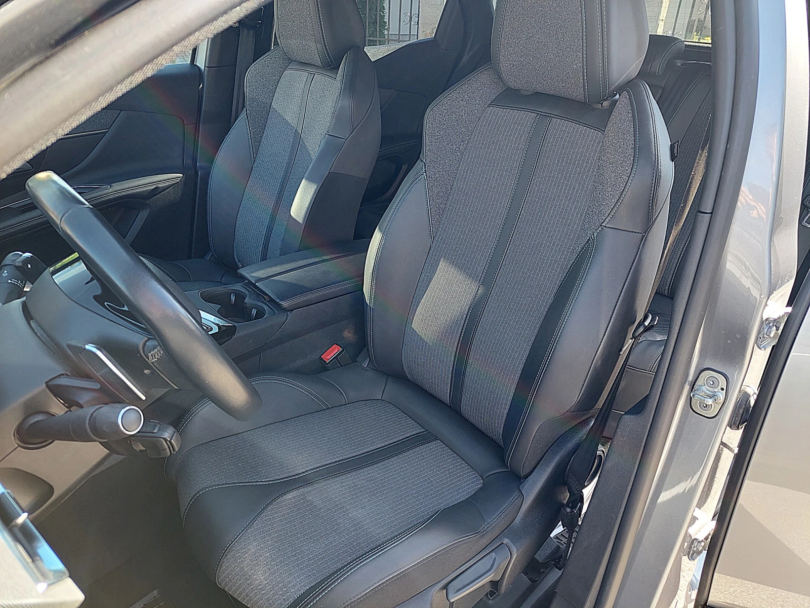 Peugeot 3008 New Line Up GT 1.6 Plug-in HYBRID 4x4 e-EAT8 - изображение 10