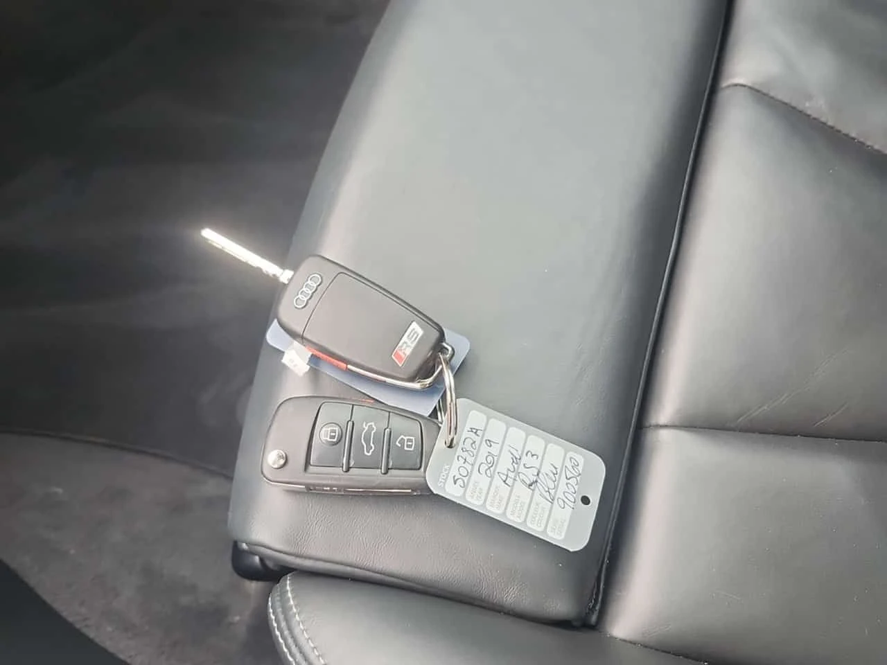 Audi Rs3 2.5  quattro /Ara Blue/ CARFAX /CAMERA/B&O, снимка 8 - Автомобили и джипове - 53936823