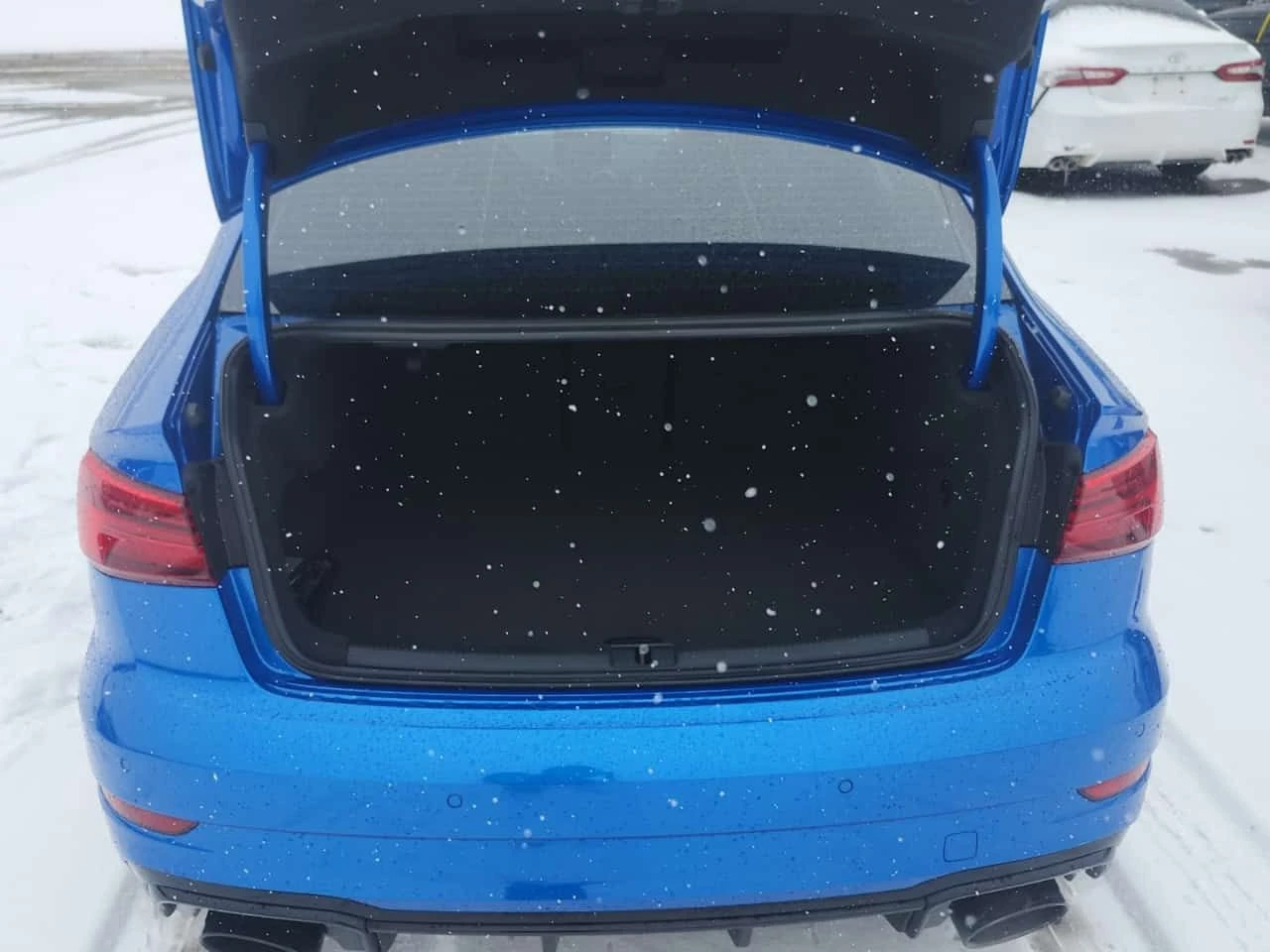 Audi Rs3 2.5  quattro /Ara Blue/ CARFAX /CAMERA/B&O, снимка 14 - Автомобили и джипове - 53936823