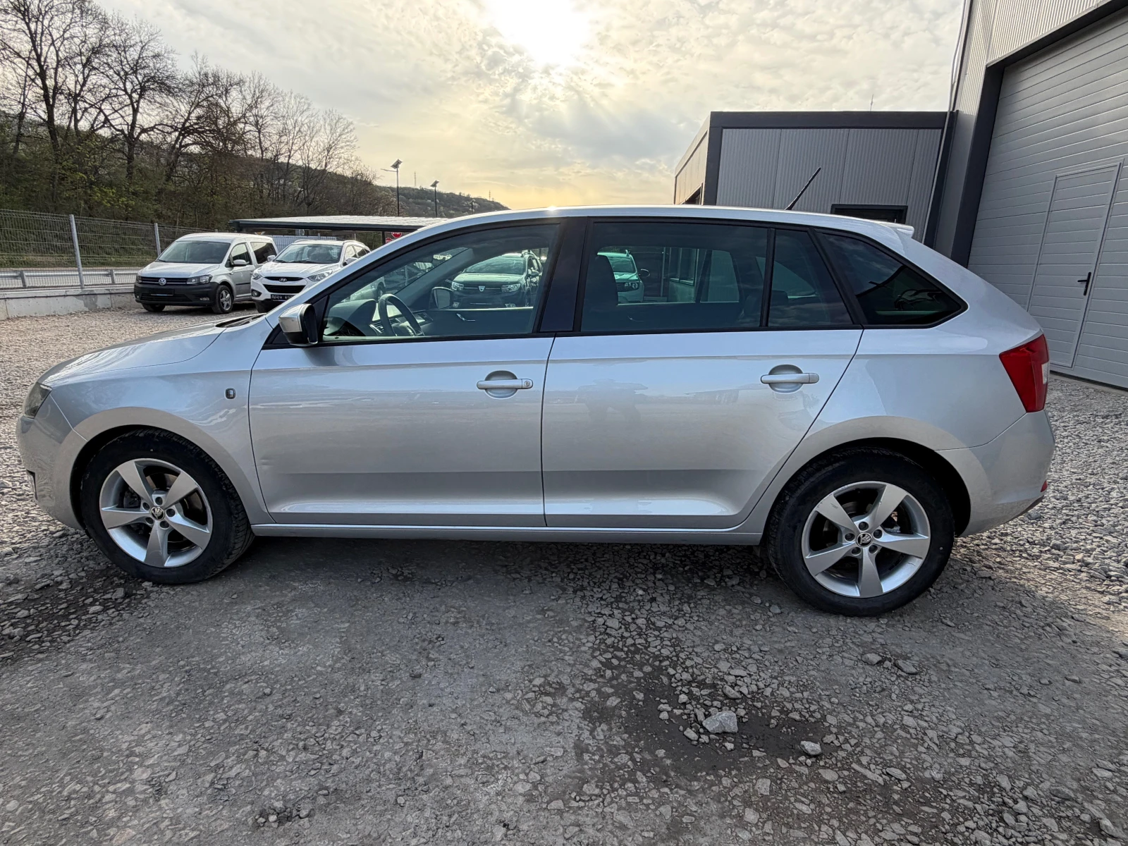 Skoda Rapid DIESEL* AVTOMAT* KLIMA* EVRO5, снимка 16 - Автомобили и джипове - 54206617