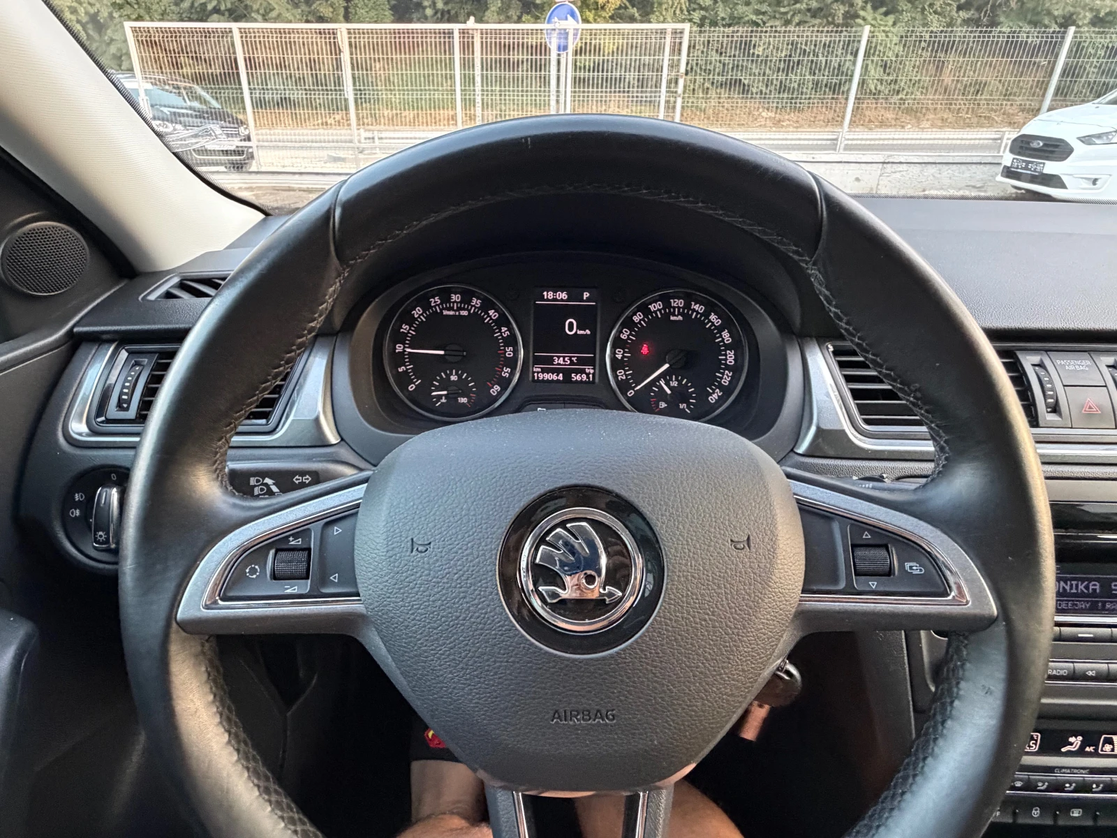 Skoda Rapid DIESEL* AVTOMAT* KLIMA* EVRO5, снимка 16 - Автомобили и джипове - 54206617