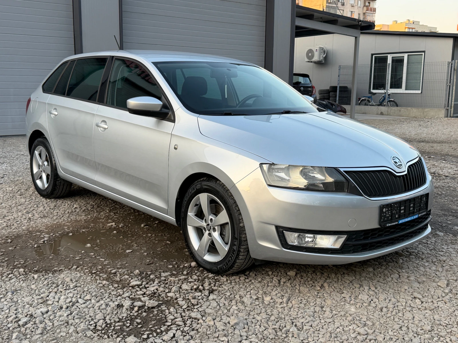 Skoda Rapid DIESEL* AVTOMAT* KLIMA* EVRO5, снимка 3 - Автомобили и джипове - 54206617