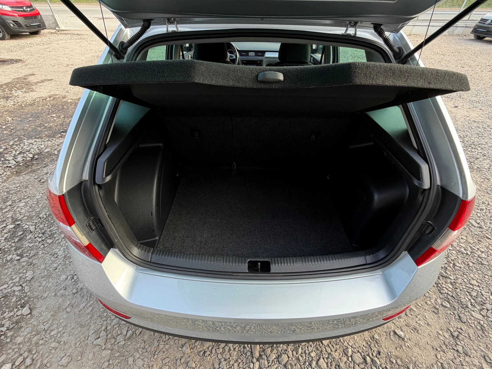 Skoda Rapid DIESEL* AVTOMAT* KLIMA* EVRO5, снимка 7 - Автомобили и джипове - 54206617