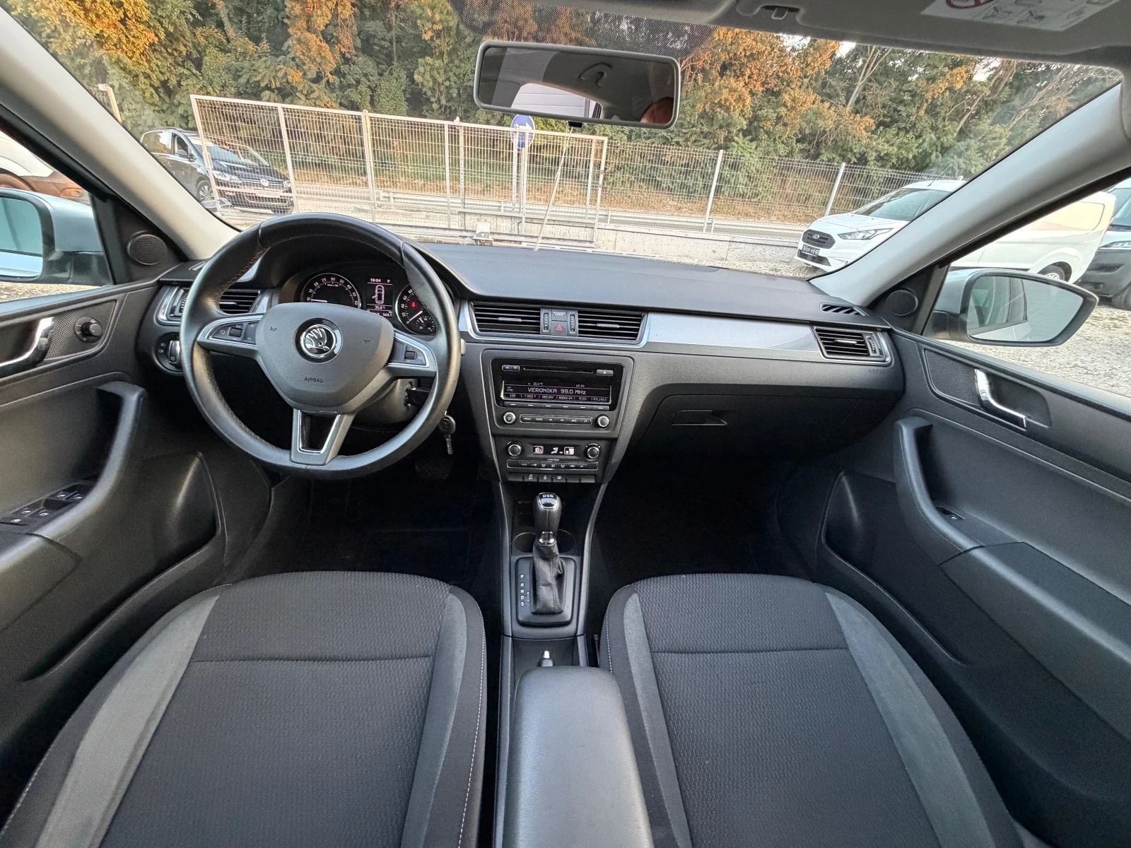 Skoda Rapid DIESEL* AVTOMAT* KLIMA* EVRO5, снимка 10 - Автомобили и джипове - 54206617