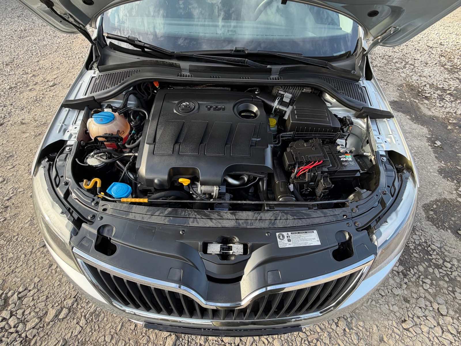 Skoda Rapid DIESEL* AVTOMAT* KLIMA* EVRO5, снимка 14 - Автомобили и джипове - 54206617