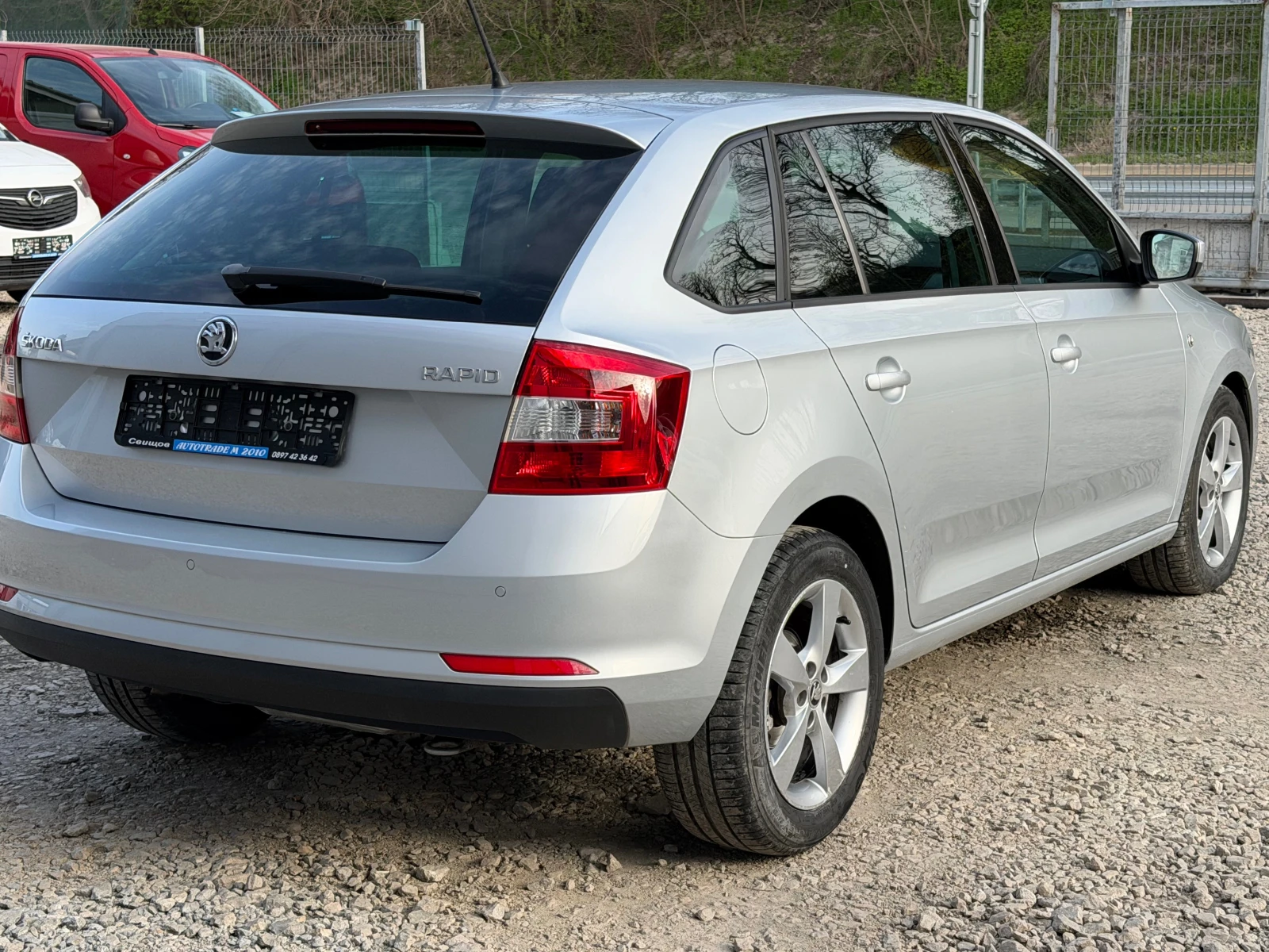Skoda Rapid DIESEL* AVTOMAT* KLIMA* EVRO5, снимка 4 - Автомобили и джипове - 54206617