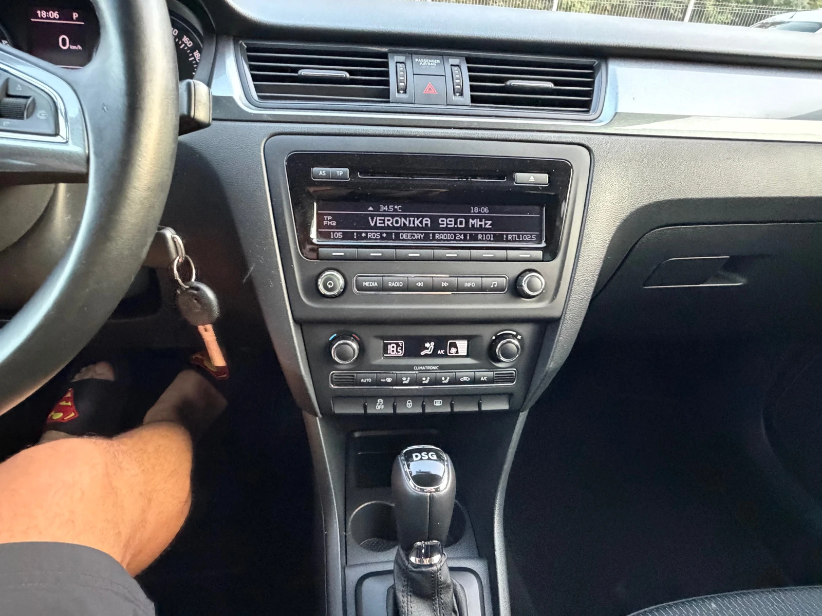 Skoda Rapid DIESEL* AVTOMAT* KLIMA* EVRO5, снимка 15 - Автомобили и джипове - 54206617