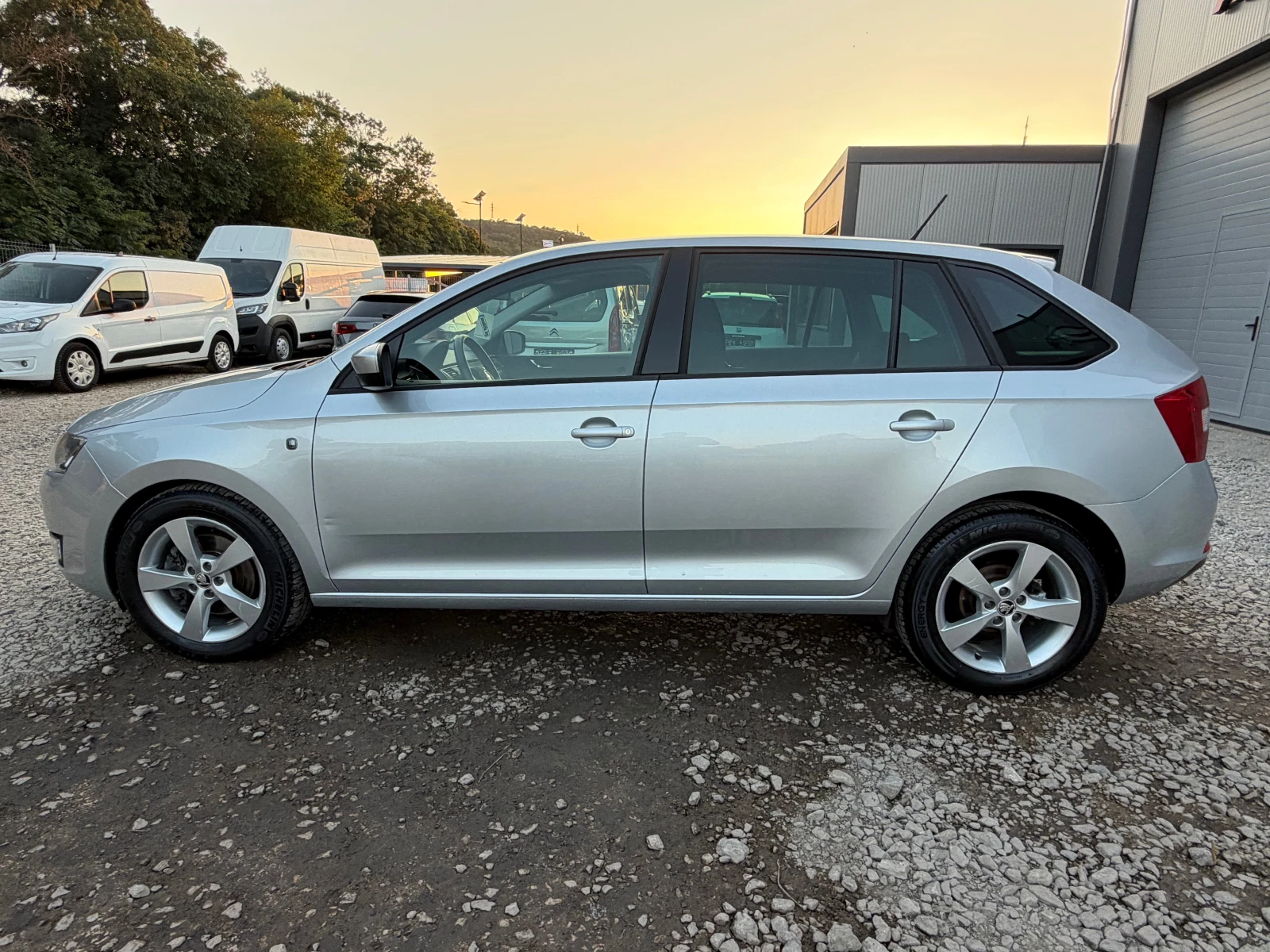 Skoda Rapid DIESEL* AVTOMAT* KLIMA* EVRO5, снимка 13 - Автомобили и джипове - 54206617