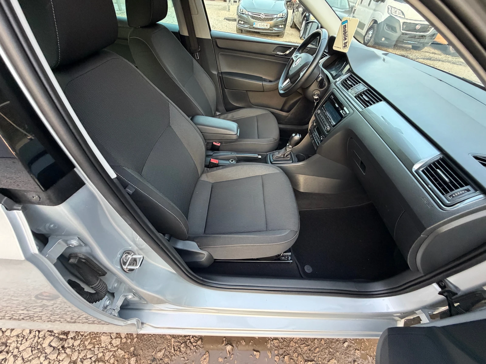 Skoda Rapid DIESEL* AVTOMAT* KLIMA* EVRO5, снимка 9 - Автомобили и джипове - 54206617