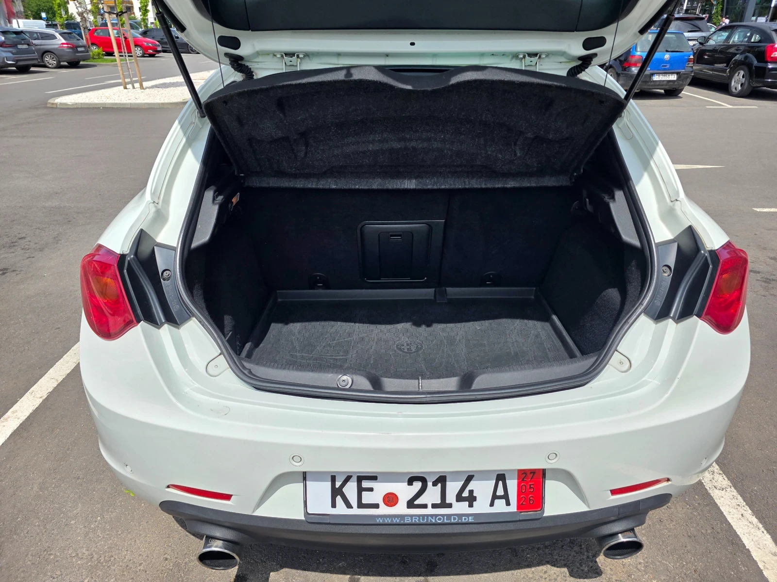 Alfa Romeo Giulietta, снимка 15 - Автомобили и джипове - 54863110