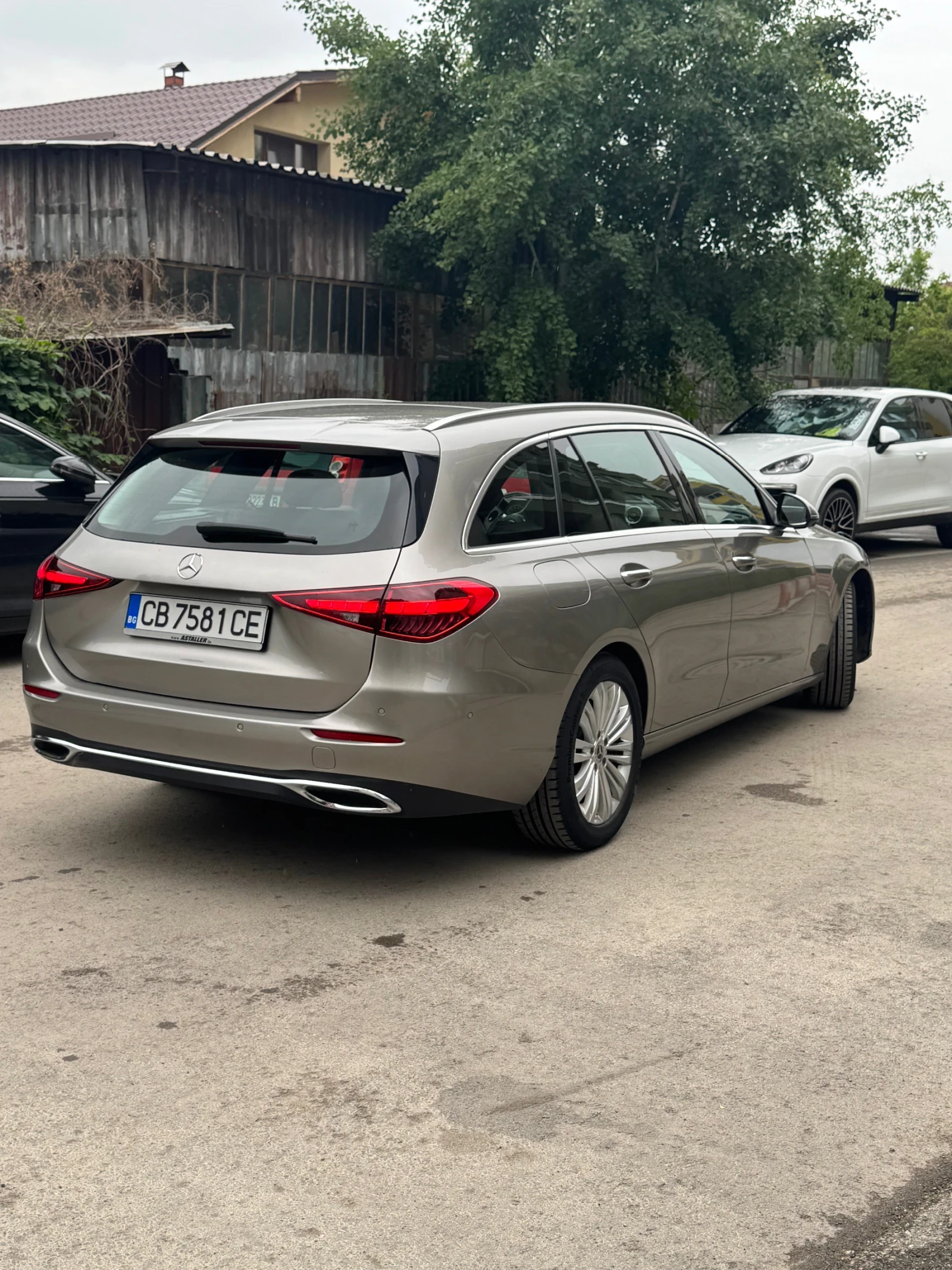 Mercedes-Benz C 300 Гаранционен, 360 камера, Dual амбиентно, снимка 3 - Автомобили и джипове - 54895096