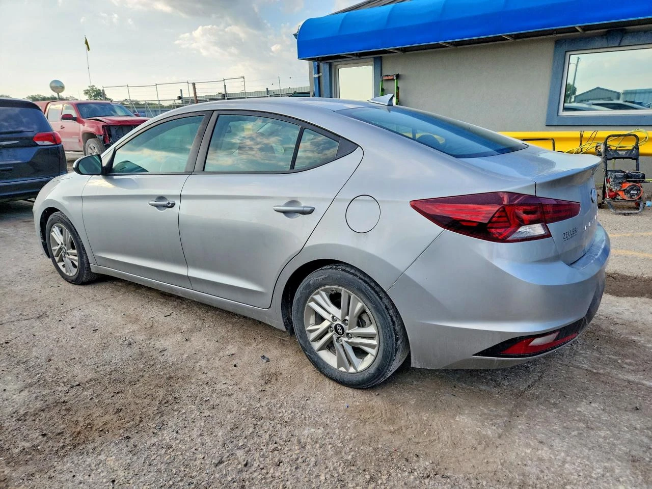 Hyundai Elantra 2.0l Sel, снимка 2 - Автомобили и джипове - 56041046