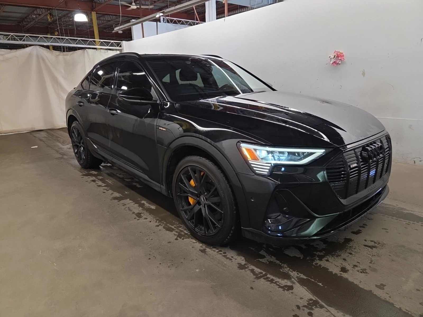Audi E-Tron * PROGRESSIV * ОБДУХВАНЕ* 360КАМЕРИ* АМБИЕНТНО* , снимка 2 - Автомобили и джипове - 56081866