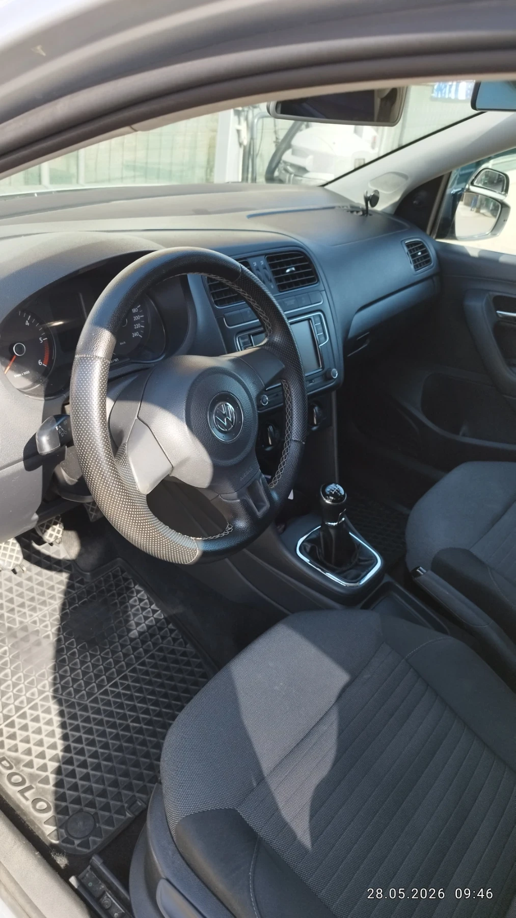 VW Polo 1.6 tdi 90, снимка 9 - Автомобили и джипове - 56364630