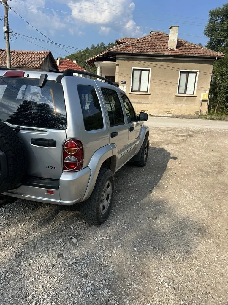 Jeep Cherokee Liberty, снимка 3 - Автомобили и джипове - 49066828