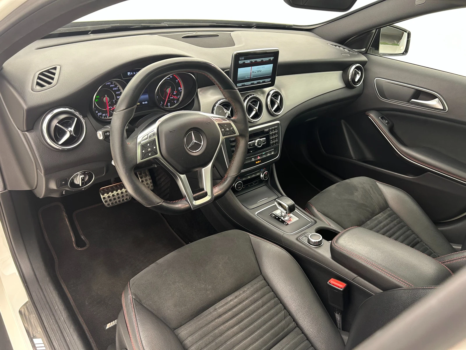 Mercedes-Benz GLA 45 AMG  - изображение 7