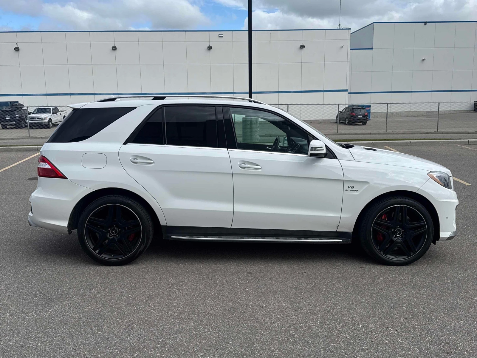 Mercedes-Benz ML 63 AMG 4MATIC * ДИСТРОНИК* 360 КАМЕРА* ОБДУХВАНЕ* , снимка 4 - Автомобили и джипове - 56079517