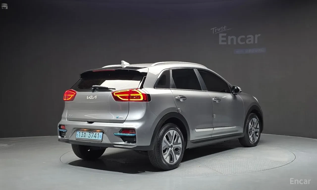 Kia Niro PRESTIGE / ДИСТРОНИК / ОБДУХВАНЕ / КАМЕРА, снимка 2 - Автомобили и джипове - 56180796