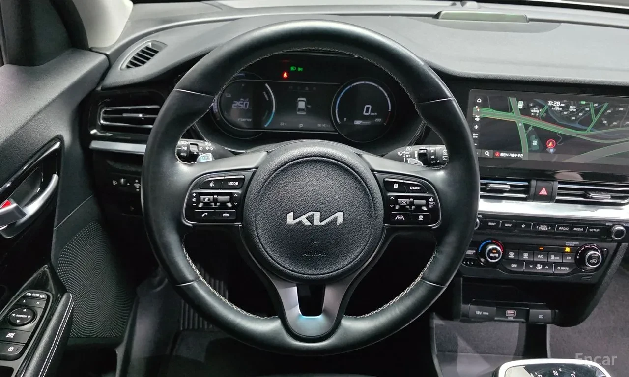 Kia Niro PRESTIGE / ДИСТРОНИК / ОБДУХВАНЕ / КАМЕРА, снимка 12 - Автомобили и джипове - 56180796
