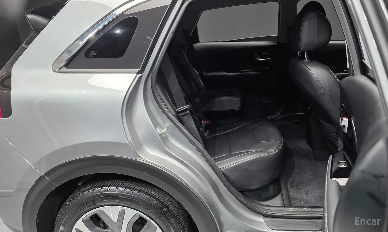 Kia Niro PRESTIGE / ДИСТРОНИК / ОБДУХВАНЕ / КАМЕРА, снимка 11 - Автомобили и джипове - 56180796