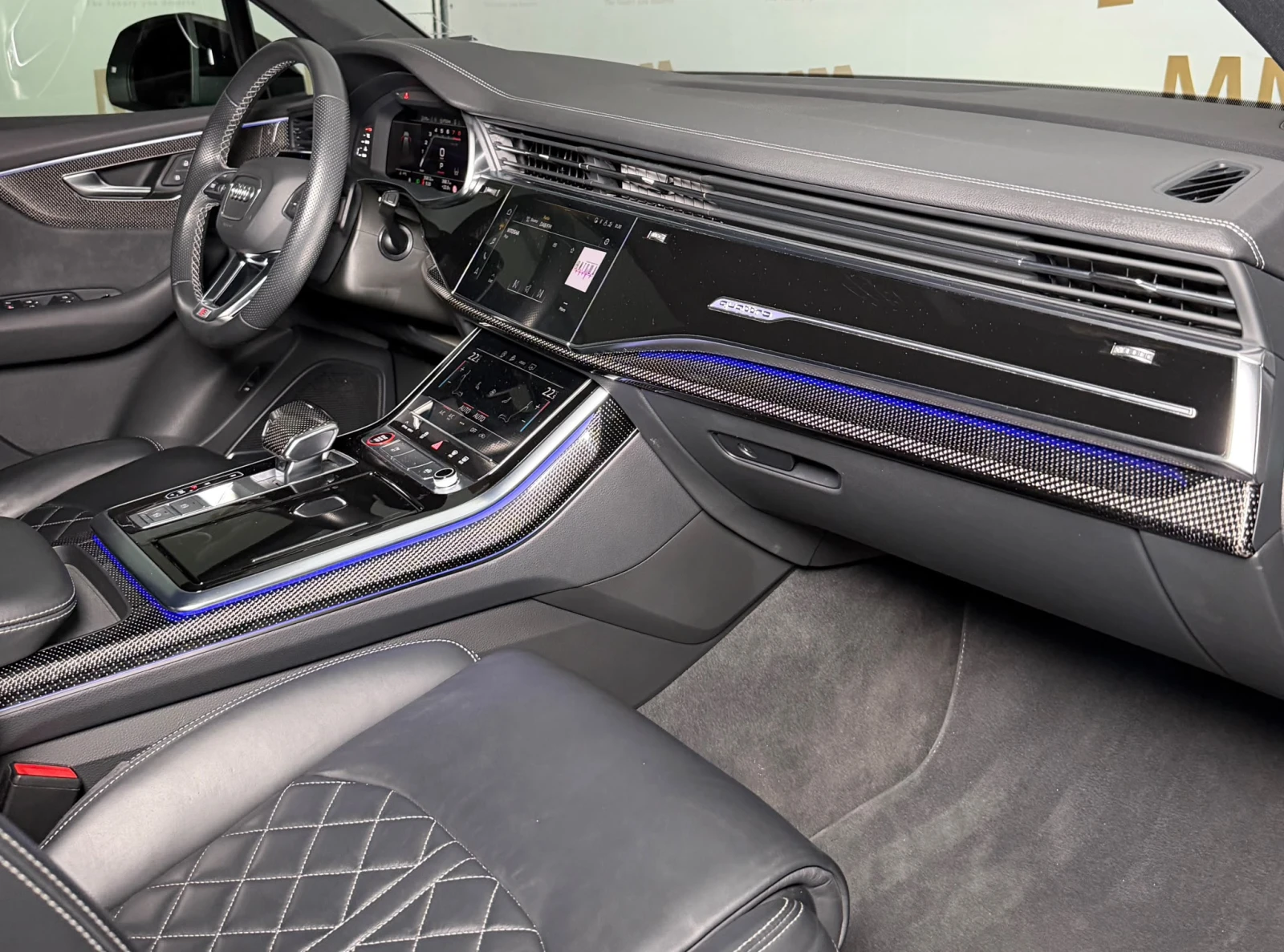 Audi SQ7 4.0 V8 TFSI* S-Line* Carbon* Pano* B&O* Matrix, снимка 11 - Автомобили и джипове - 56282447