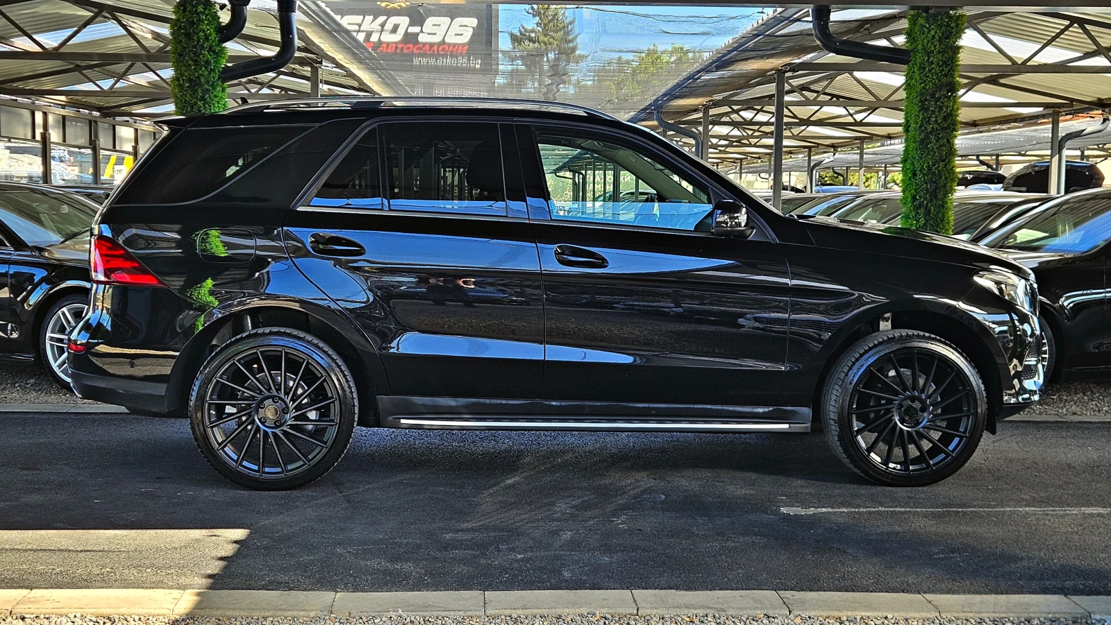 Mercedes-Benz GLE 350 AMG/GERMANY/CAMERA/ПОДГРЕВ/CAR PLAY/AMBIENT/LIZING, снимка 4 - Автомобили и джипове - 56323879