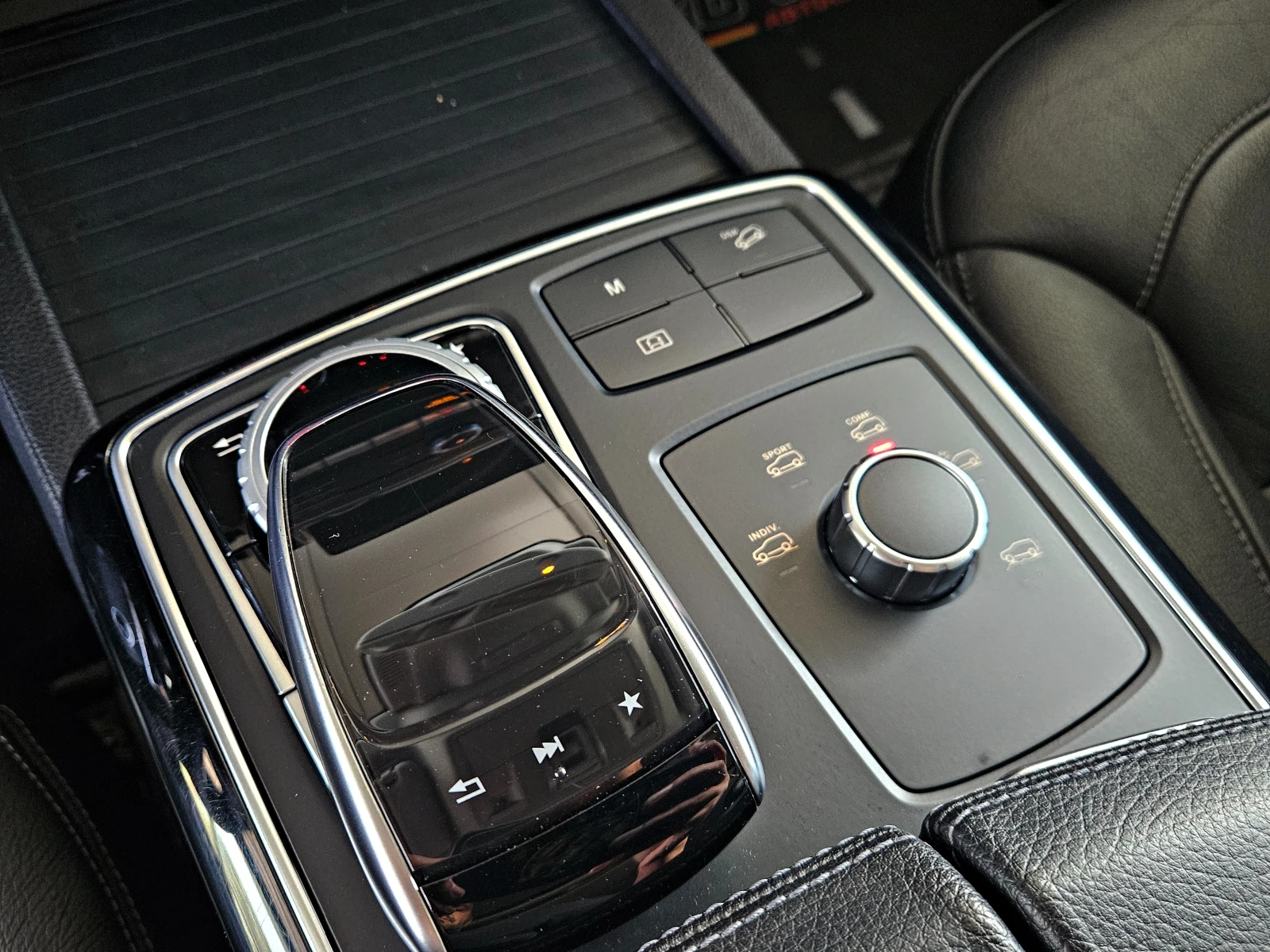 Mercedes-Benz GLE 350 AMG/GERMANY/CAMERA/ПОДГРЕВ/CAR PLAY/AMBIENT/LIZING, снимка 12 - Автомобили и джипове - 56323879