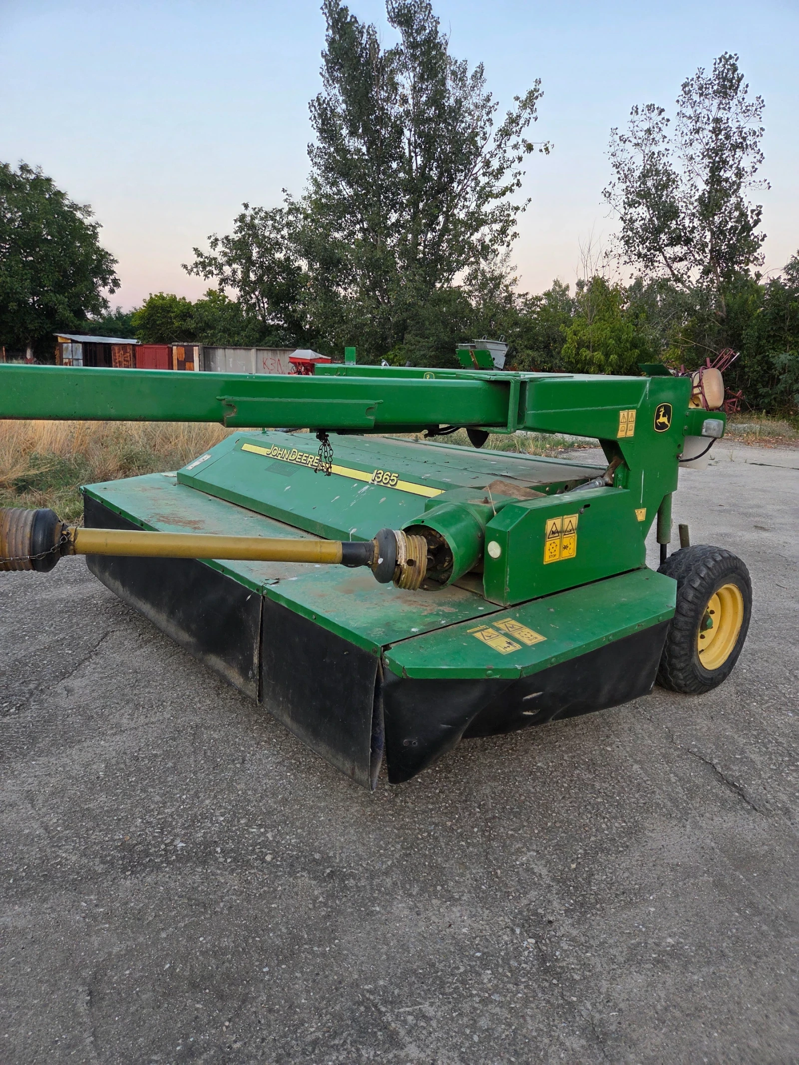 Сенокосачка John Deere 1365