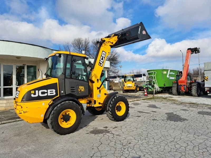 Телескопични товарачи JCB TM 220, снимка 10 - Индустриална техника - 43776201