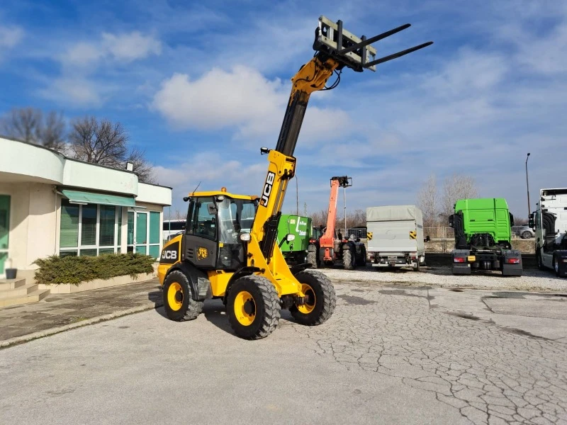 Телескопични товарачи JCB TM 220, снимка 5 - Индустриална техника - 43776201