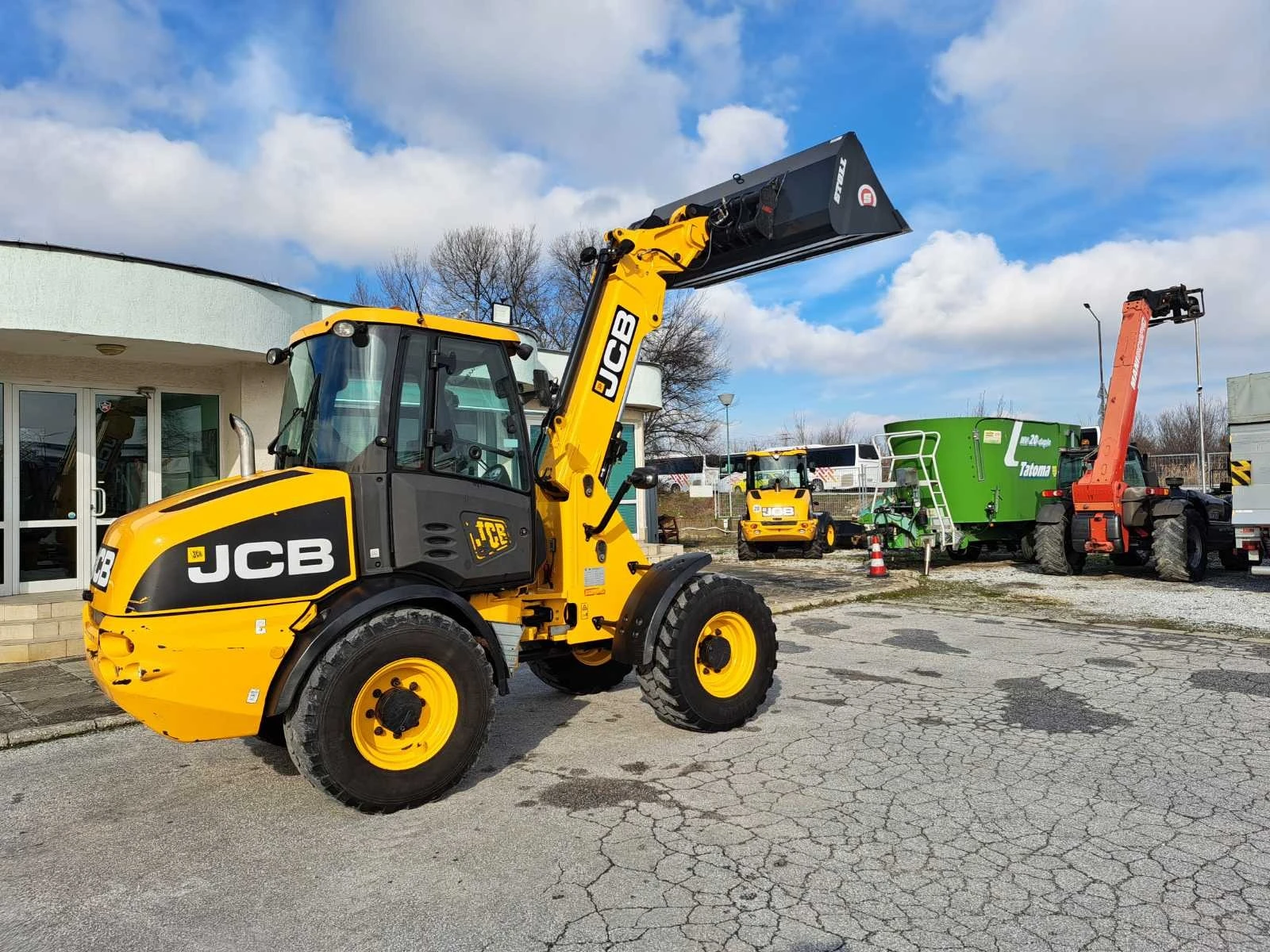 Телескопични товарачи JCB TM 220 - изображение 10