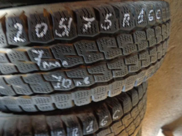 Гуми Зимни 205/75R16, снимка 1 - Гуми и джанти - 16659990