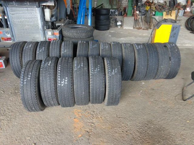 Гуми Зимни 205/75R16, снимка 2 - Гуми и джанти - 16659990