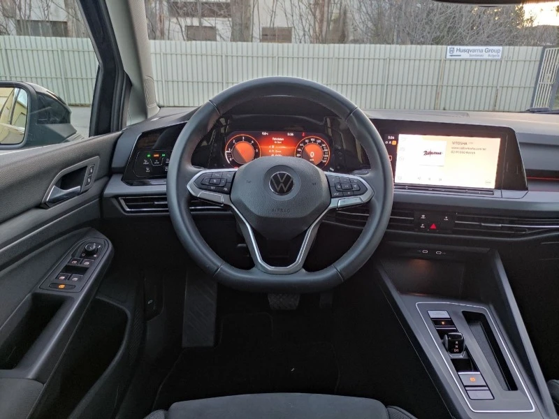 VW Golf 8/2.0 TDI/Led Adaptive/Distronik/FUII /масаж, снимка 11 - Автомобили и джипове - 44767237