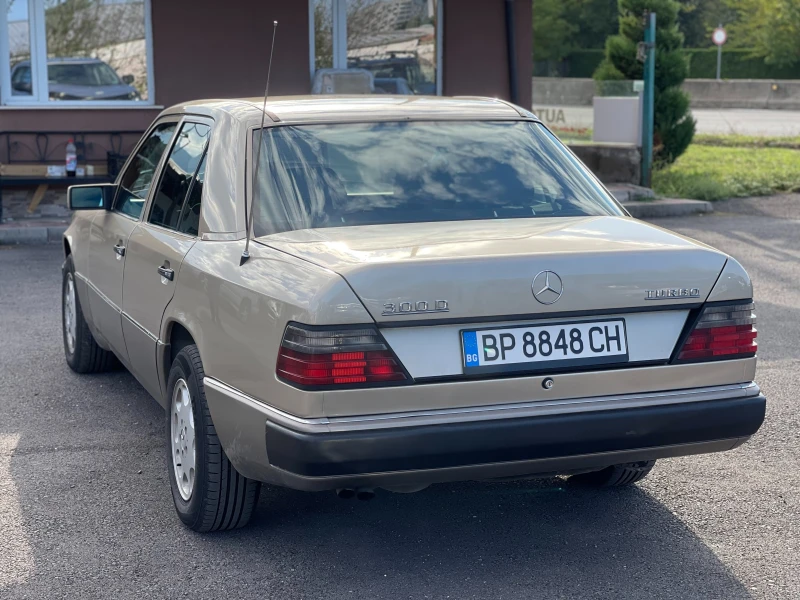 Mercedes-Benz E 300 TD Климатик / Италия, снимка 4 - Автомобили и джипове - 47505580