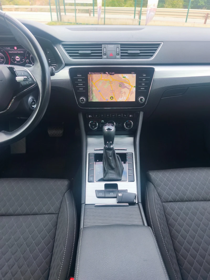 Skoda Superb 2.0 tdi face lift, снимка 15 - Автомобили и джипове - 52107847