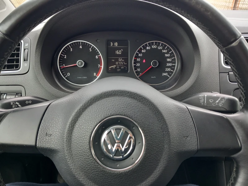 VW Polo Navi камера R Line, снимка 16 - Автомобили и джипове - 53477583