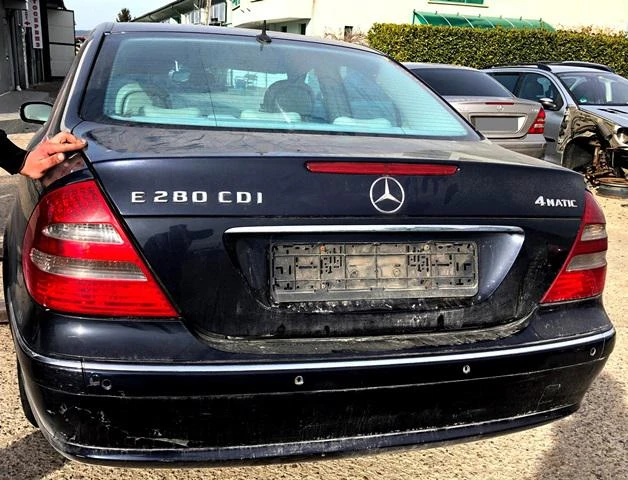 Mercedes-Benz E 280 3.0 CDI V6, снимка 3 - Автомобили и джипове - 27800738