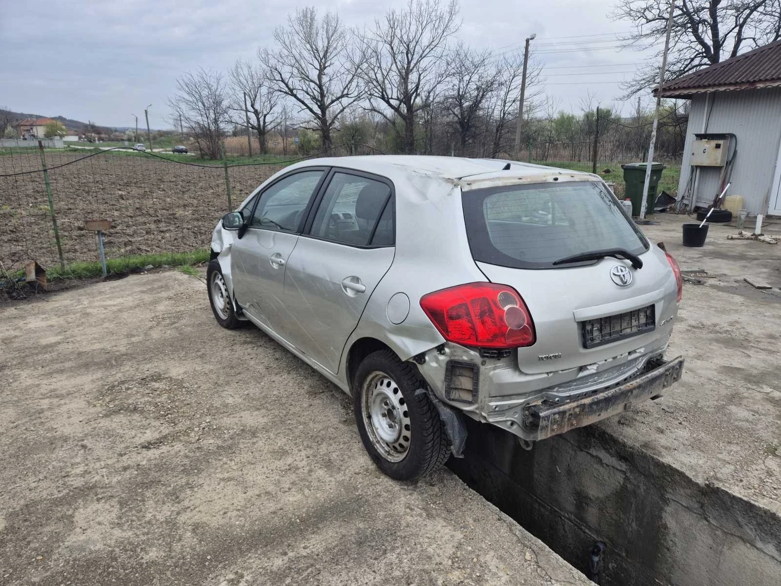 Toyota Auris 1, 6 vtti 124 бензин - изображение 2